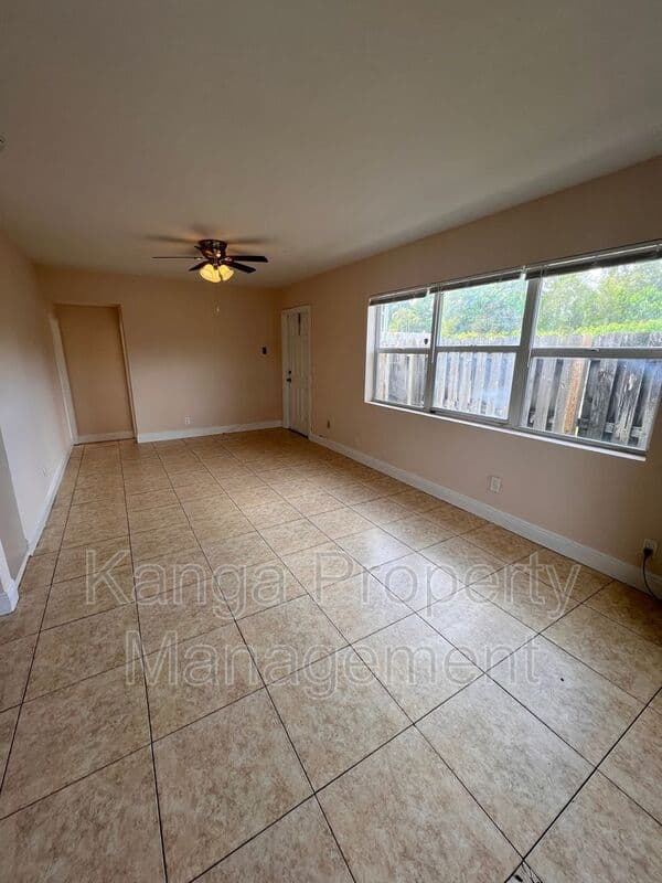 Lake Worth Condo: 4821 Vermont Ave