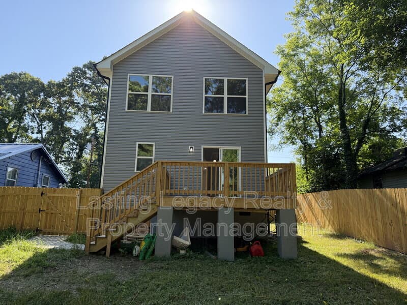 Winston-Salem House: 2036 Harrison Ave