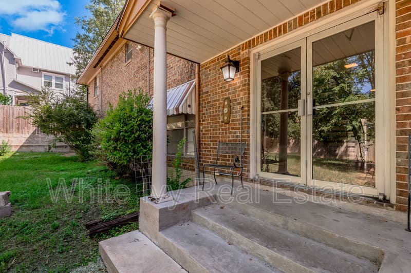 Huntsville Condo: 818 University Ave
