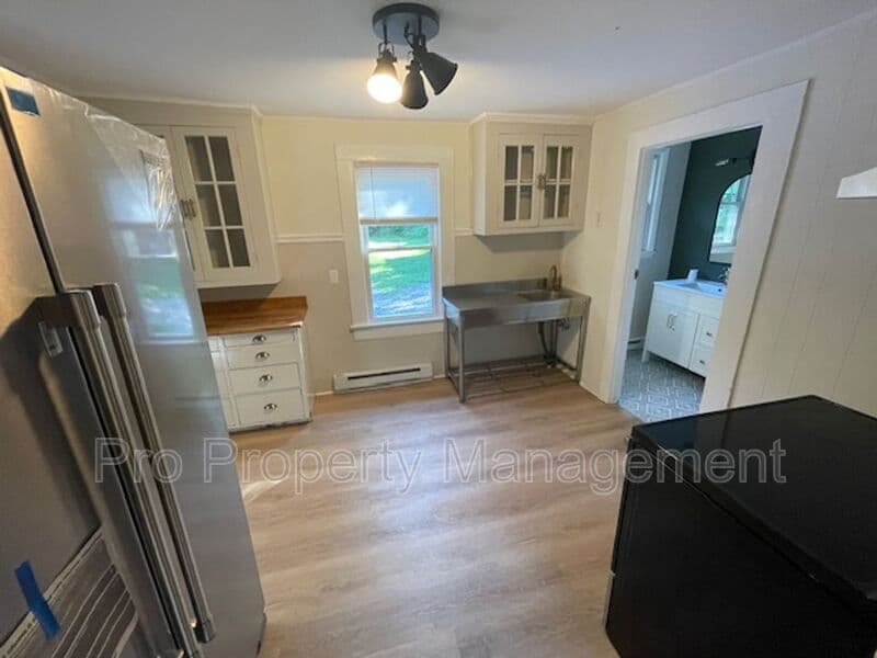 Kent House: 25 A Maple Street