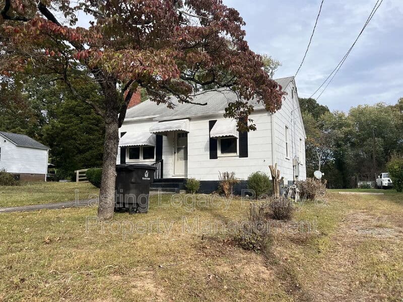 Winston Salem House: 3709 Prospect Dr
