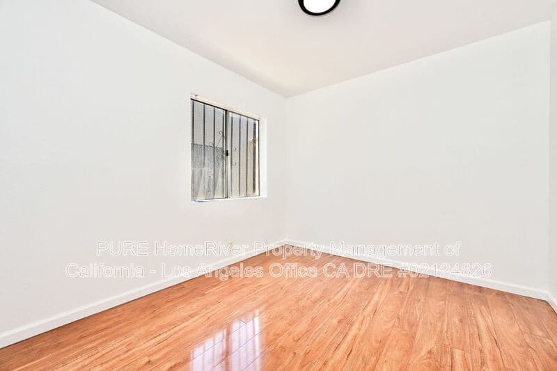 Los Angeles House: 1135 E 67Th St.