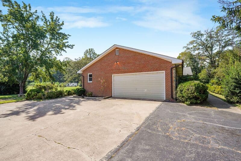 Spotsylvania House: 10003 Courthouse Rd