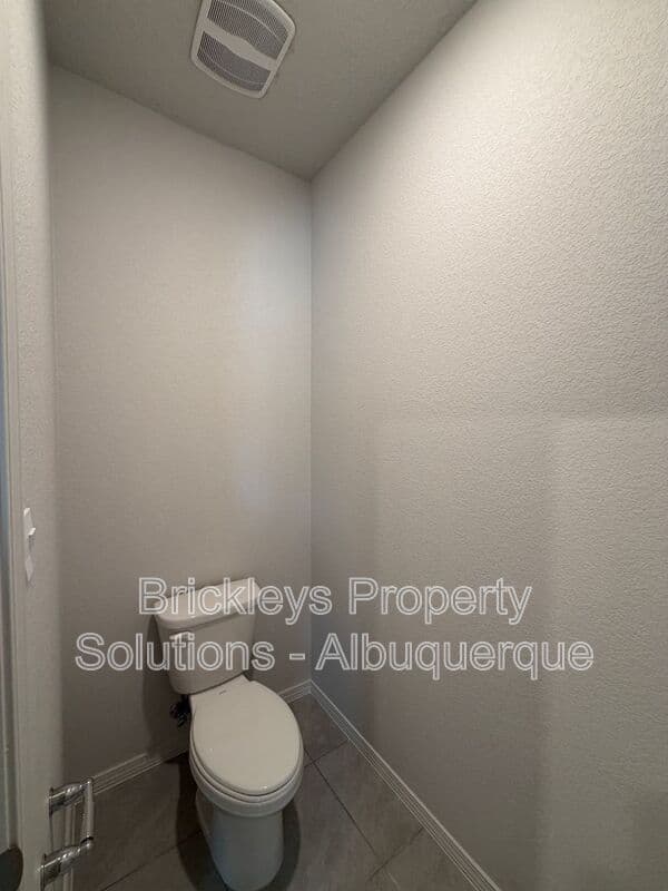 Albuquerque House: 6118 Chicago Dr SE