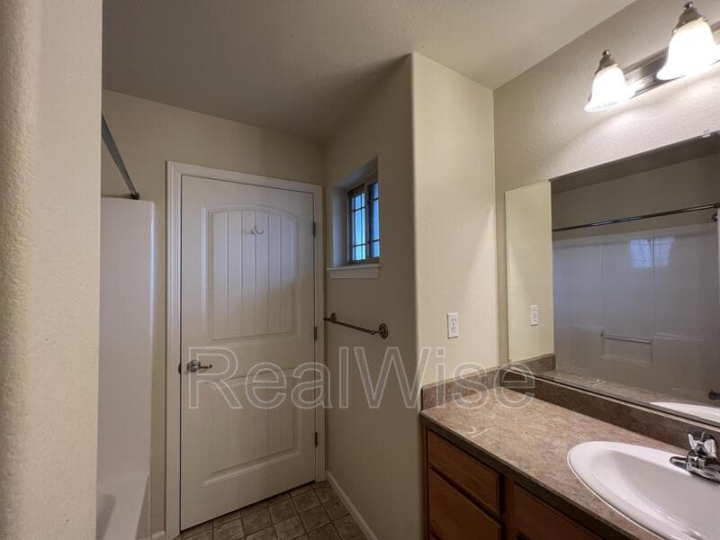Redmond Townhome: 2250 SW 21st St