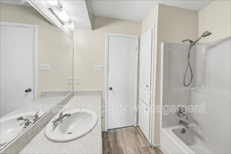Arlington House: 1008 Bland Dr
