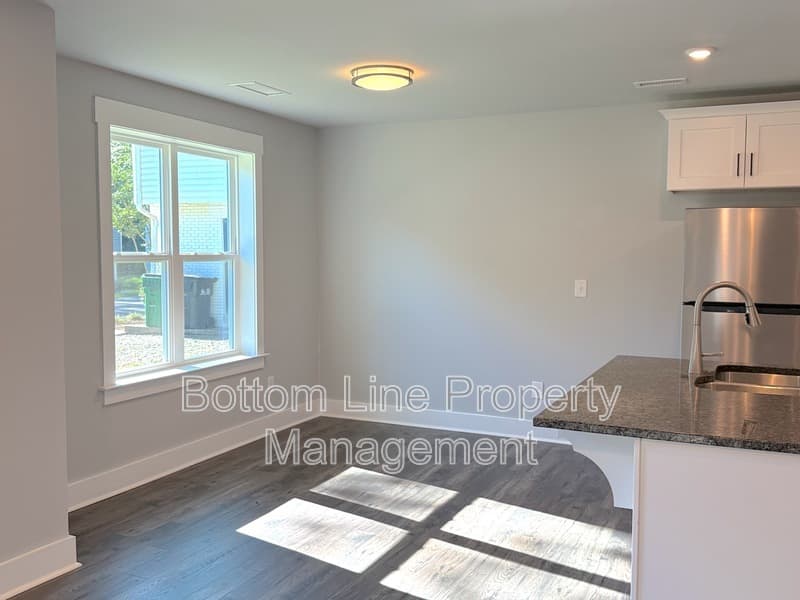 Charlotte Townhome: 2923 Burgess Dr
