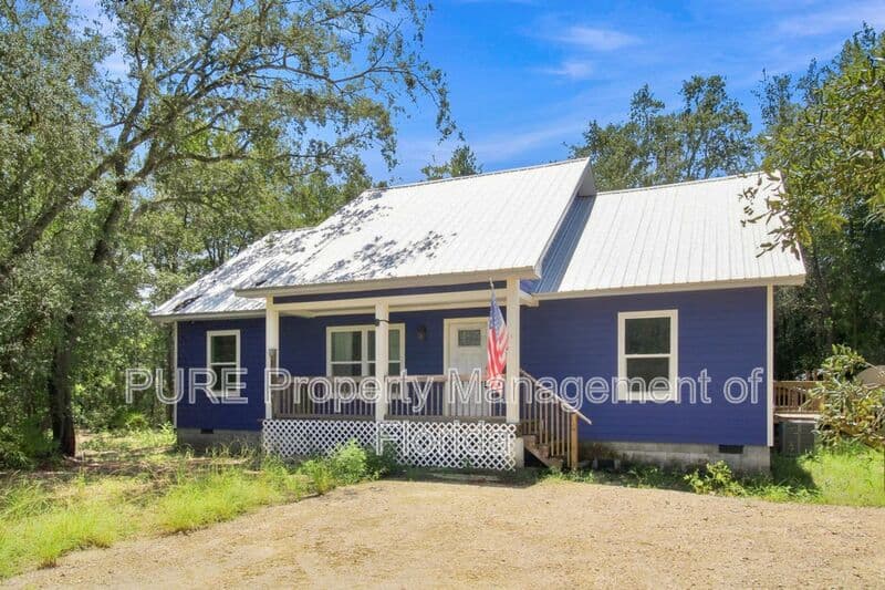Williston House: 11330 NE 66th Lane