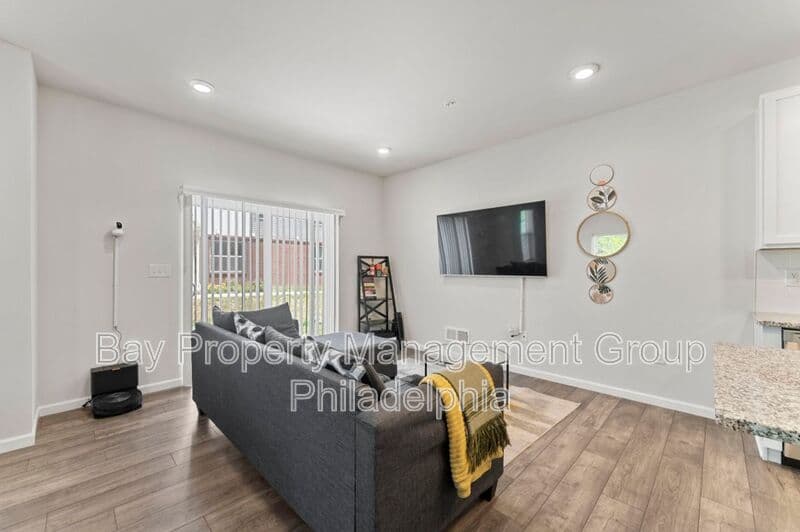 Norristown House: 230 Honey Ln