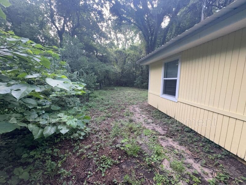 Ocala House: 595 NW 100th St