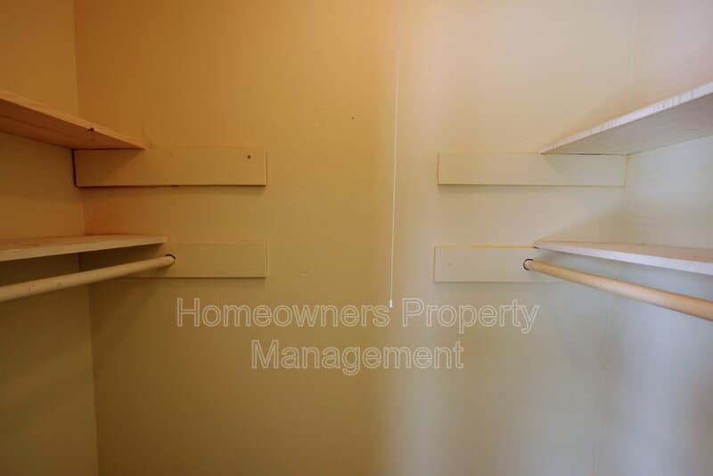 Fayetteville House: 421 Kirkcaldy Ct