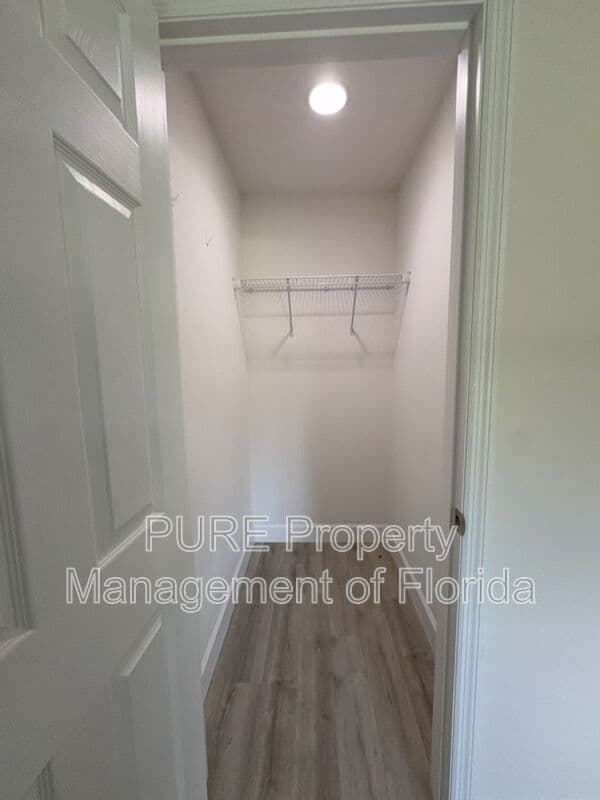 Ocala House: 11165 NW 7th Street