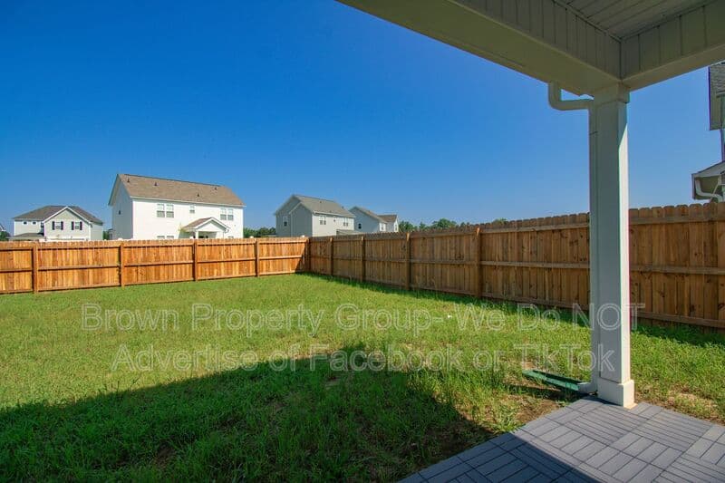 Raeford House: 157 Easy St