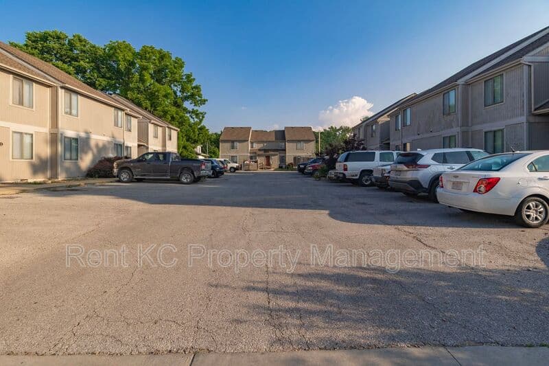 Smithville Condo: 211 W. Main Street