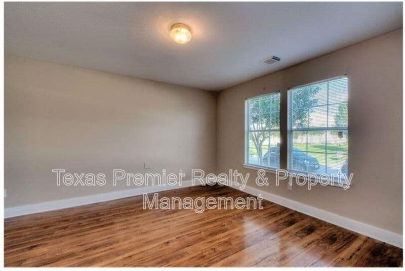 Houston House: 11917 Longwood Garden Way