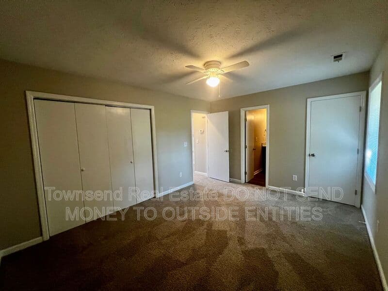 Fayetteville House: 1425D Ireland Dr