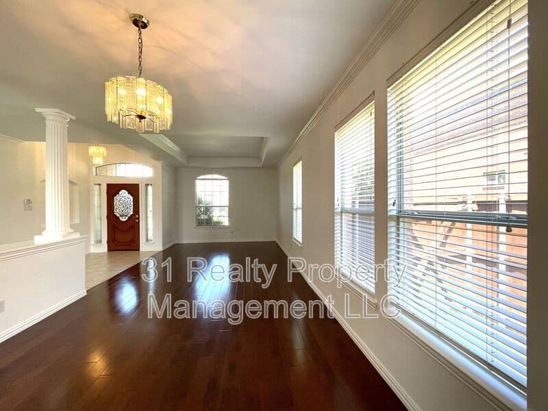 Plano House: 4400 Avebury Dr