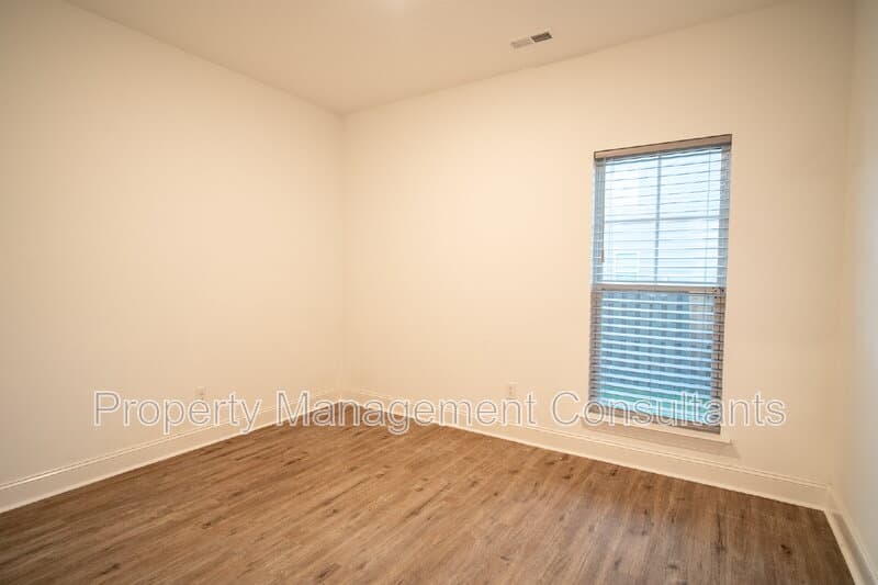 Harvest House: 1033 Highgrove Heights Northwest