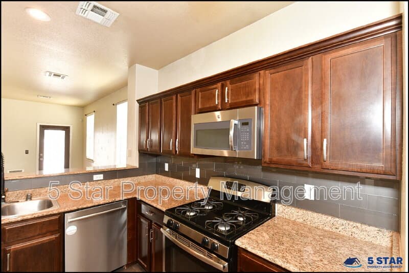El Paso House: 4913 Adrian Campos St !!