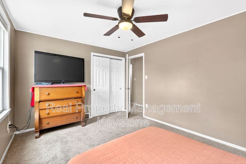 Pittsburgh House: 2835 Edwards Way
