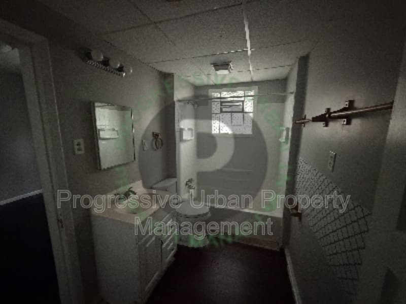 Cleveland Condo: 4012 Woodbridge Avenue - Up