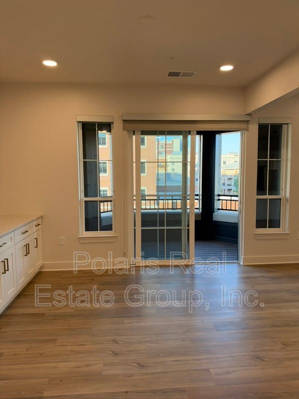 Carmel Condo: 925 Veterans Way