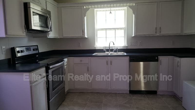 Charlotte House: 8209 Lamplighter Pl