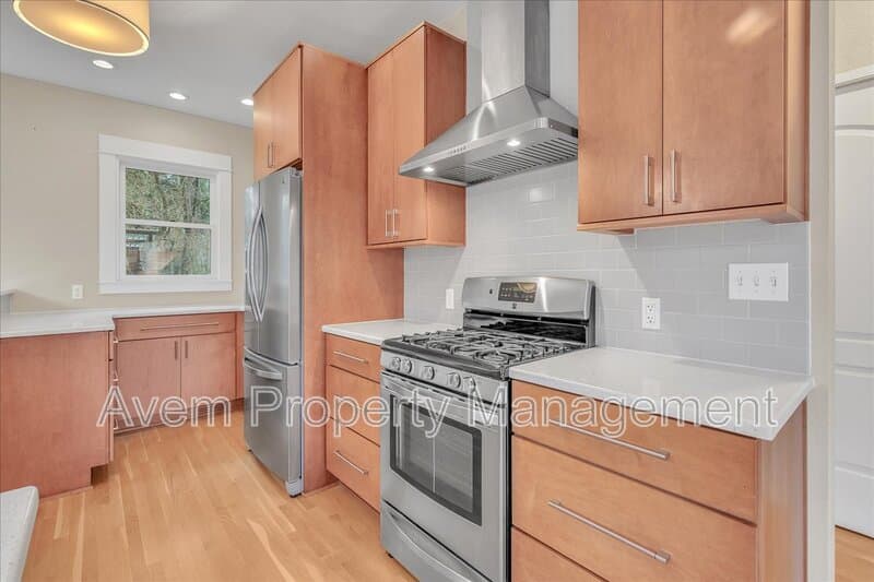 Portland House: 3431 SE Caruthers St