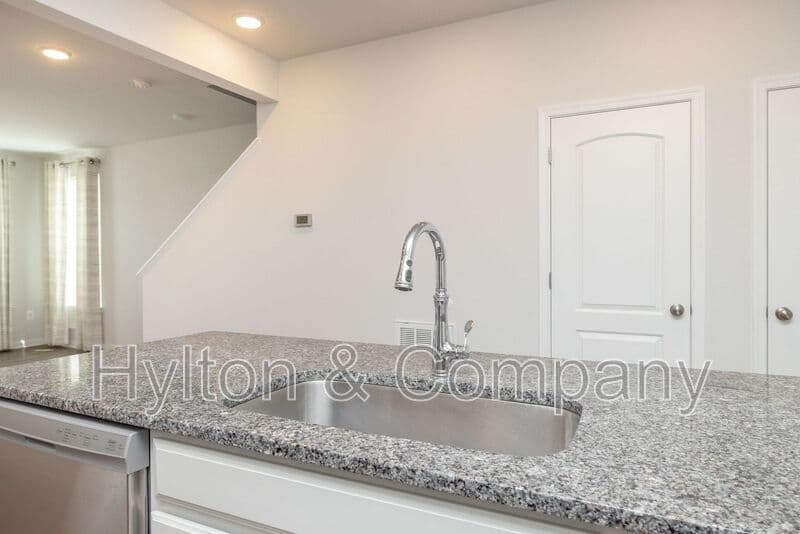 Richmond Townhome: 5920 Whitehurst Ln