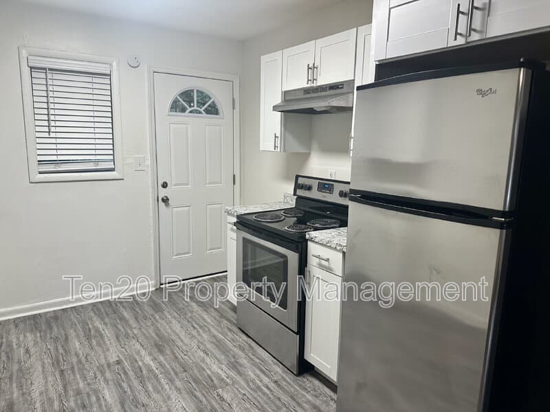 Columbus House: 817 Ragland Court