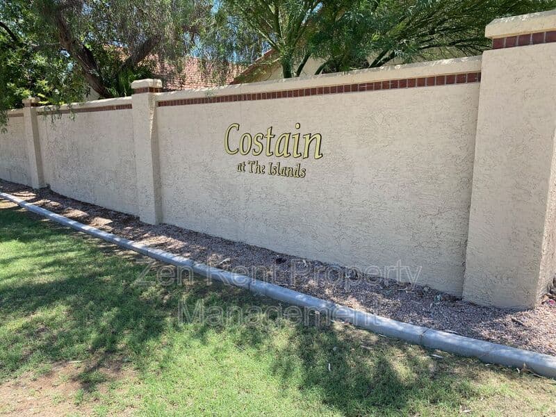 Gilbert House: 788 S Martinique Drive
