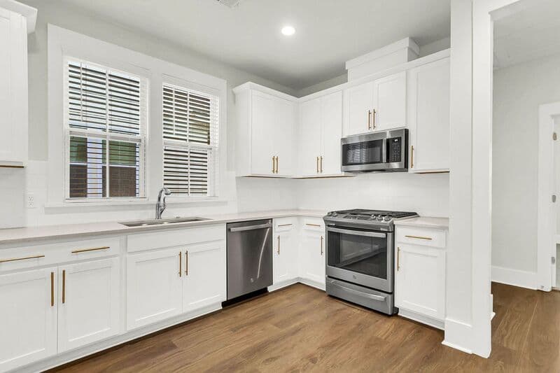 Summerville Townhome: 254 Symphony Ave