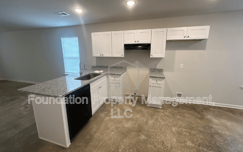 West Memphis House: 313 Westree Street