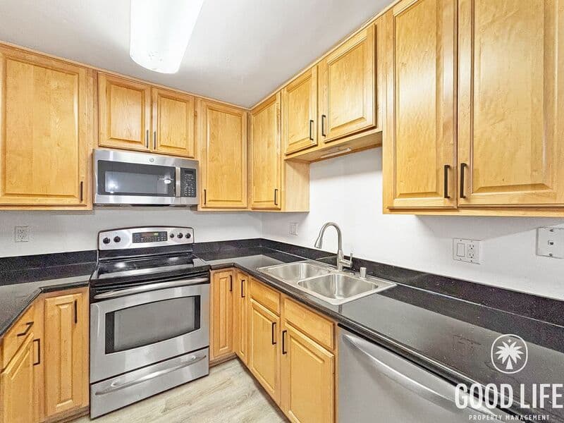 San Diego Condo: 3665 Ash St