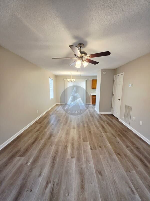 Cartersville House: 102 Westside Chase Southwest