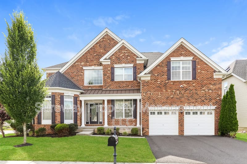 Monroe Township House: 17 Greylynne Drive