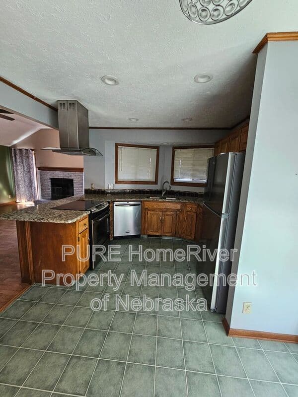 Omaha House: 12321 Wirt Street