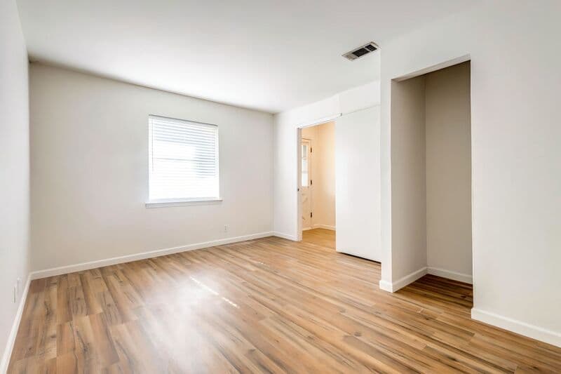 Sherman House: 524 N Woods