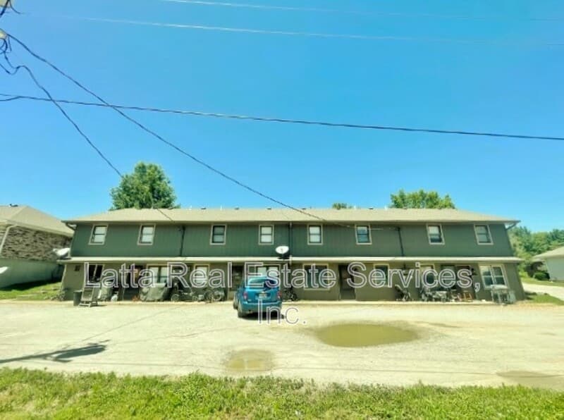 Higginsville Condo: 405 W 30th St