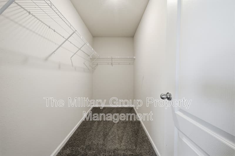 Jacksonville House: 15729 Equine Gait Dr