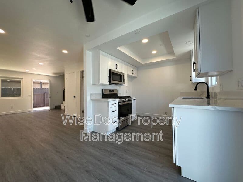 Santa Ana Condo: 810 S Flower St.