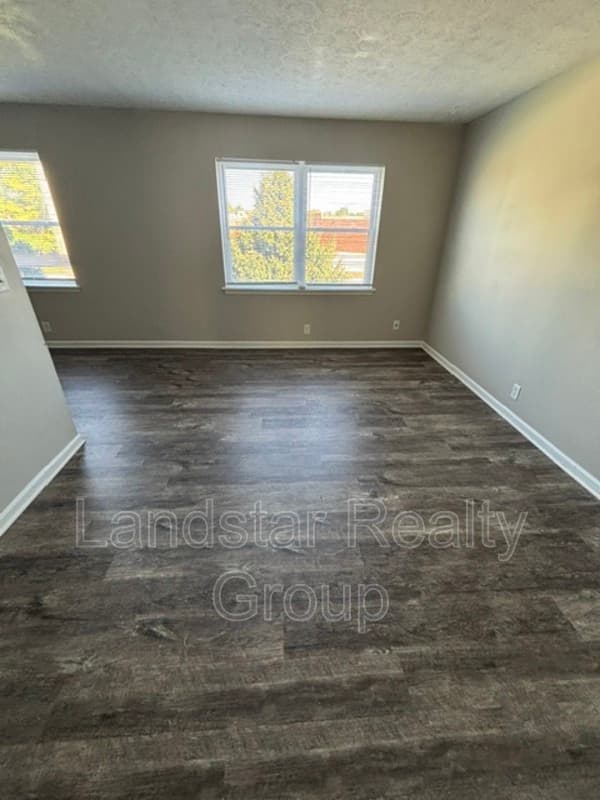 Louisville Condo: 7320 Six Mile lane