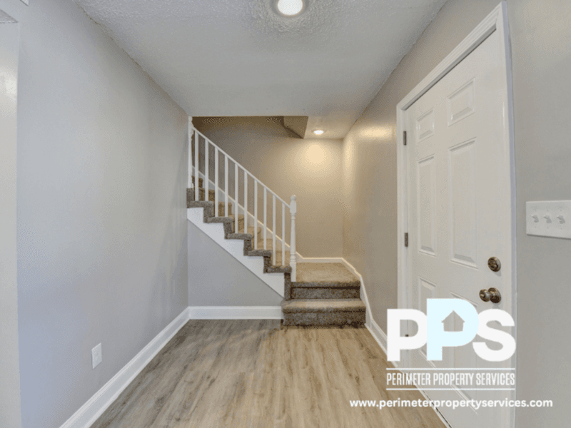Atlanta House: 390 West Lake Avenue