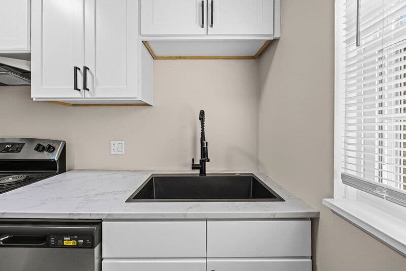 Bloomfield Condo: 35 Oakmount Avenue