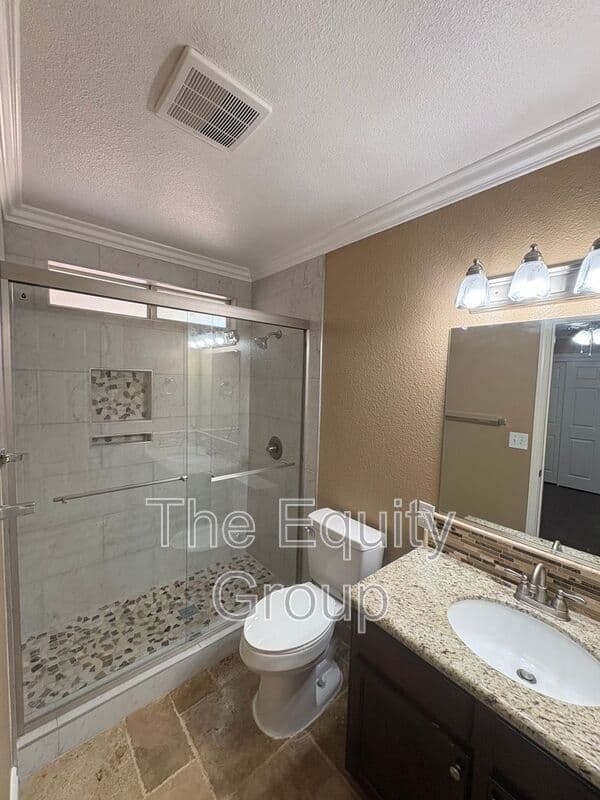 Visalia House: 744 West Buena Vista Ave