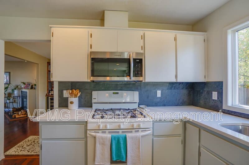Vancouver House: 8005 Northeast 100th Circle