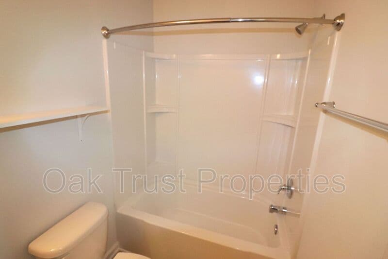 North Charleston House: 7716 Haywood Street