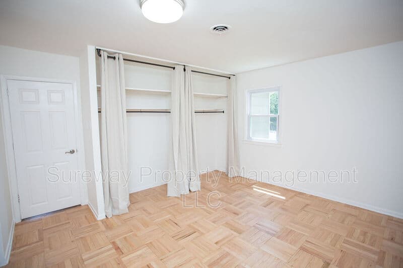 Cherry Hill House: 455 Chapel Ave E