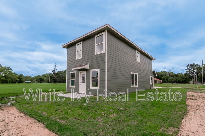 Point Blank House: 250 N Shady Oaks