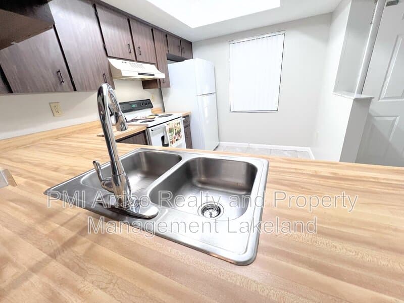 Bartow Condo: 265 Fleetwood Ave
